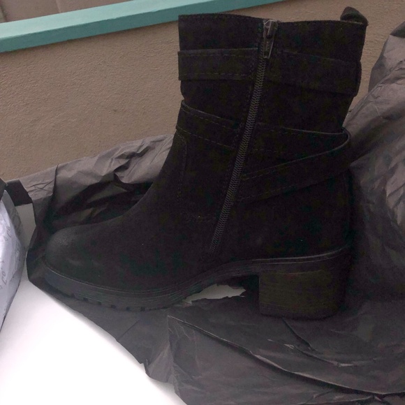 Vintage Foundry – Charmaine Buckled Leather Bootie - Picture 10 of 11